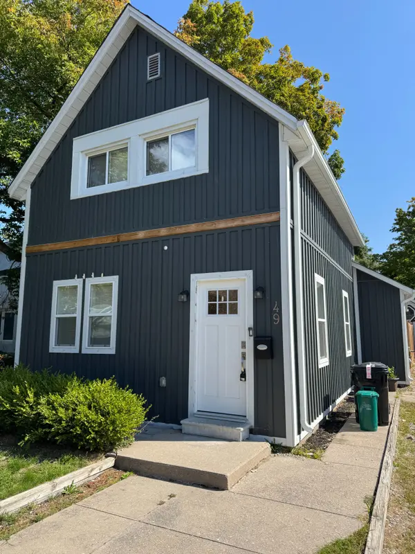 49 Sanford ST, Barrie, ON L4N 3C3