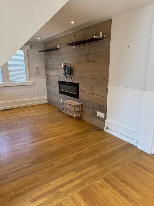 49 Sanford ST, Barrie, ON L4N 3C3