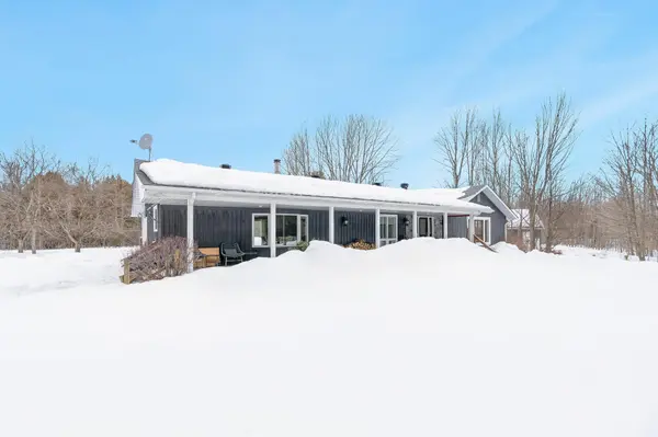 2332 Foxmead RD, Oro-medonte, ON L0K 1E0