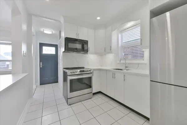 8 Pritchard AVE, Toronto W03, ON M6N 1T1