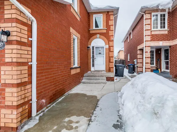 3927 Rippleton LN, Mississauga, ON L5N 6Z8