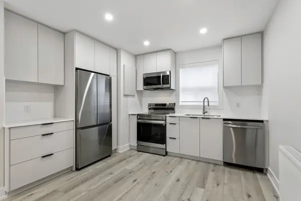 35 Third ST #4, Toronto W06, ON M8V 2X7