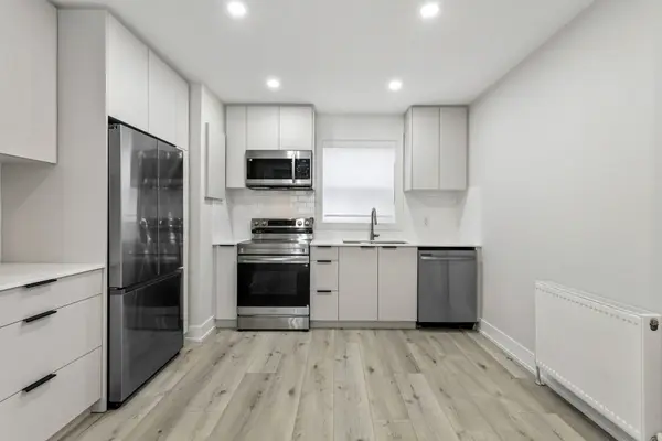 35 Third ST #4, Toronto W06, ON M8V 2X7