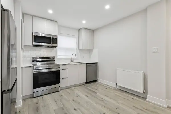 35 Third ST #4, Toronto W06, ON M8V 2X7