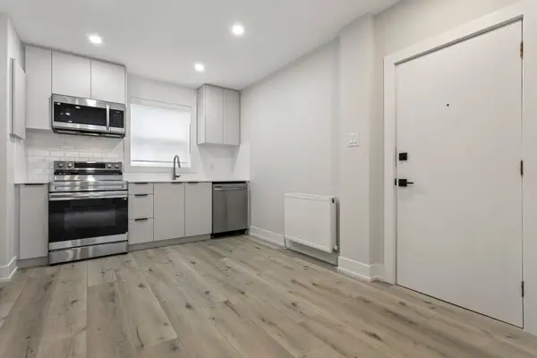 35 Third ST #4, Toronto W06, ON M8V 2X7