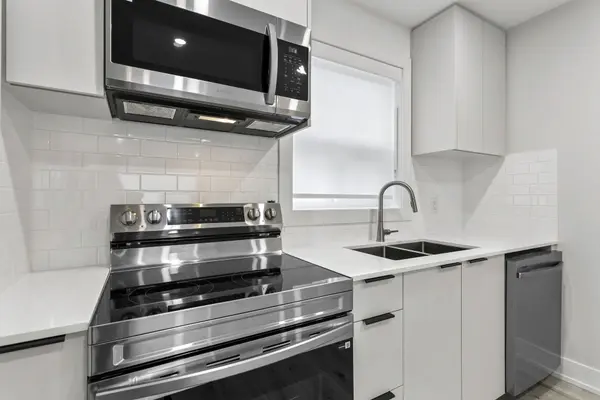 35 Third ST #4, Toronto W06, ON M8V 2X7