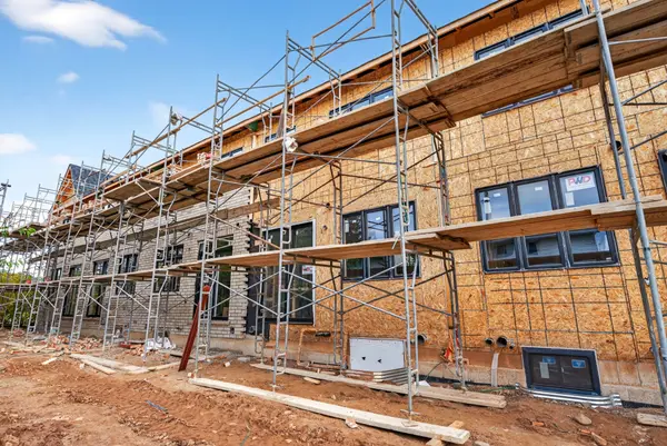 600 Maplehill DR #9, Burlington, ON L7N 2W3