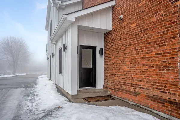 284 Wilson ST E #201, Hamilton, ON L9G 2B9