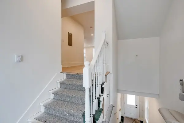 284 Wilson ST E #201, Hamilton, ON L9G 2B9