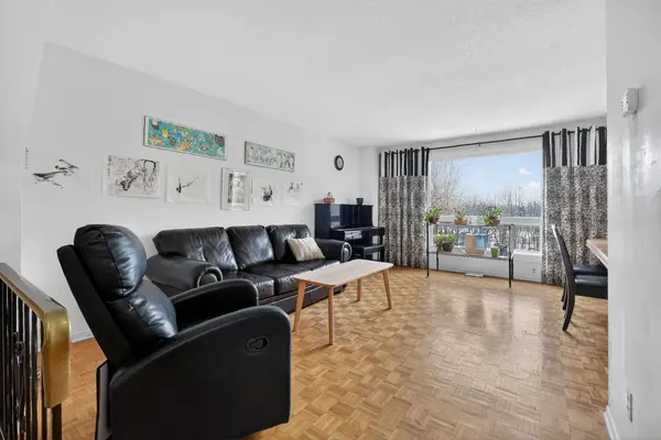 300 Stone Quarry Private S, Overbrook - Castleheights And Area, ON K1K 3Y2