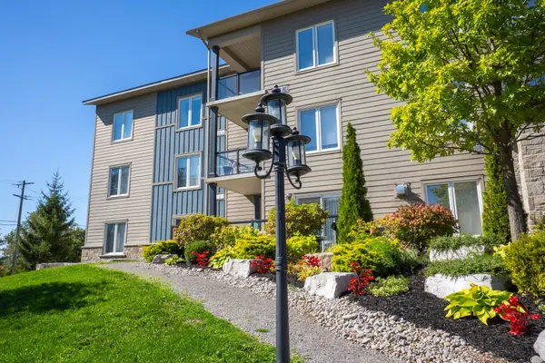 94 Francis ST W #308, Kawartha Lakes, ON K0M 1N0