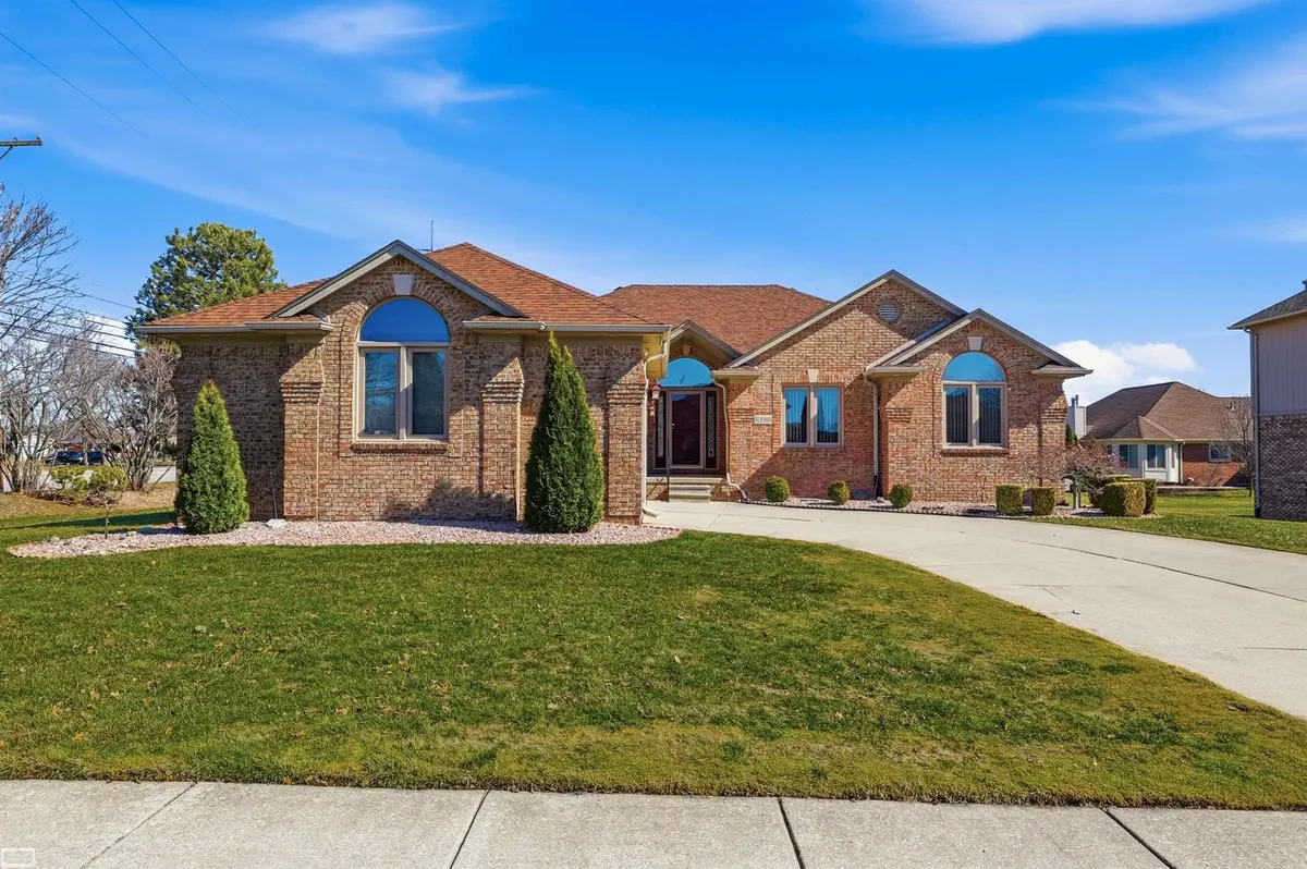 50988 Shenandoah DR, Macomb Twp, MI 48044