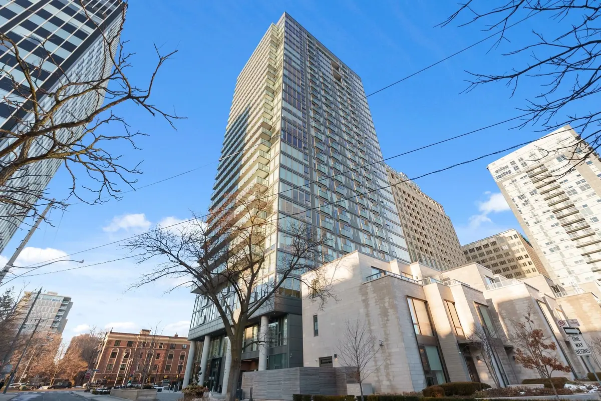 99 Foxbar RD #2210, Toronto C02, ON M4V 2G5