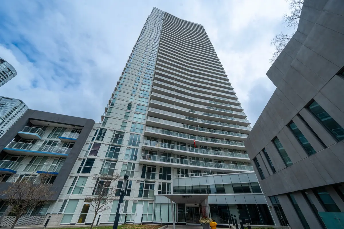 75 Queens Wharf RD #915, Toronto C01, ON M5V 0J8