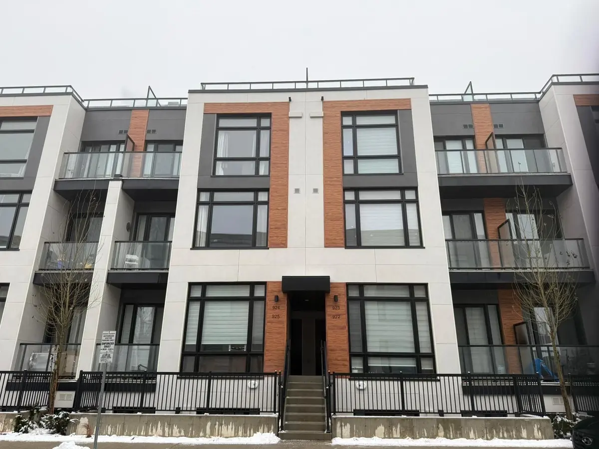 2 Steckley House LN #924, Richmond Hill, ON L4S 0N4