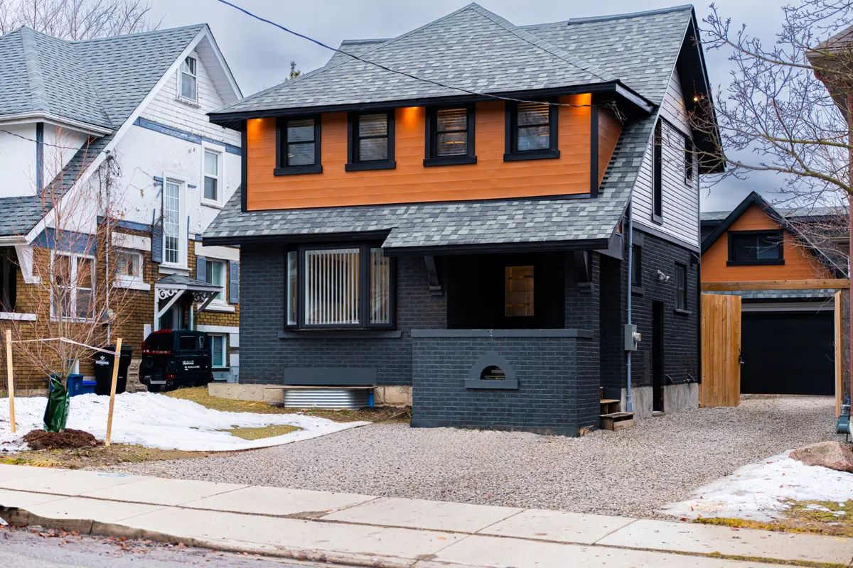 35 Stirling AVE N, Kitchener, ON N2H 3G4