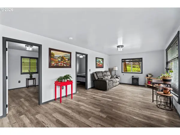 93313 WESTPOINT RD, Harrisburg, OR 97446