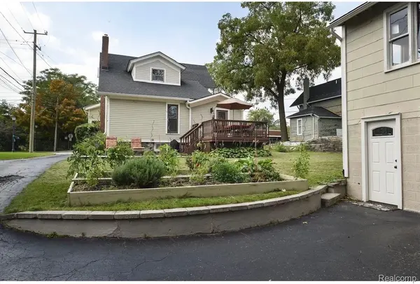 225 S CENTER ST, Northville, MI 48167