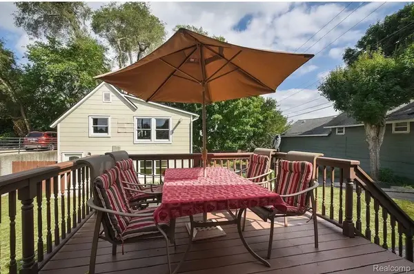 225 S CENTER ST, Northville, MI 48167