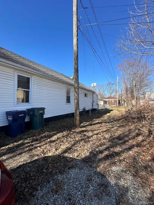 1524 Euclid ST, Lincoln Park, MI 48146