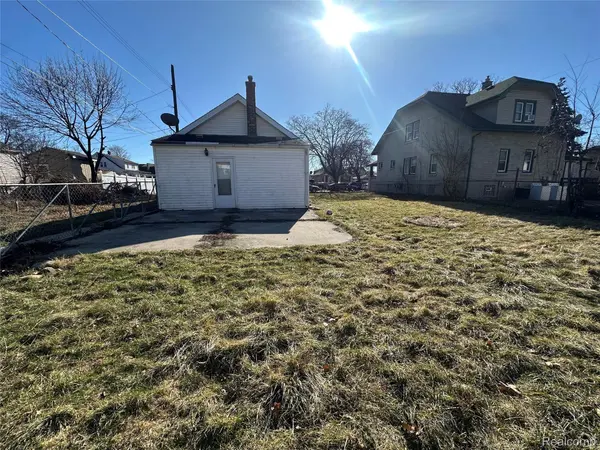 1524 Euclid ST, Lincoln Park, MI 48146