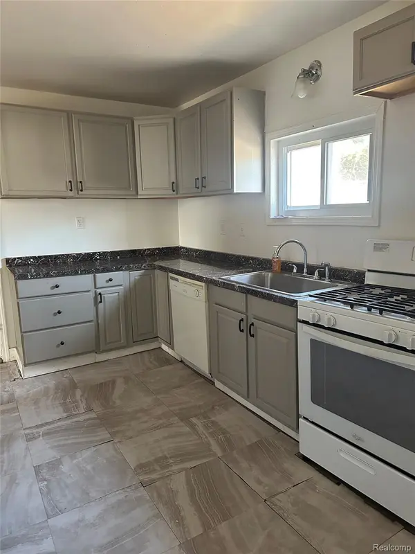 1524 Euclid ST, Lincoln Park, MI 48146