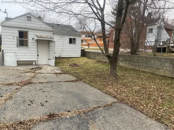 2064 Lavelle RD, Flint Charter Township, MI 48504