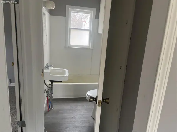 2064 Lavelle RD, Flint Charter Township, MI 48504