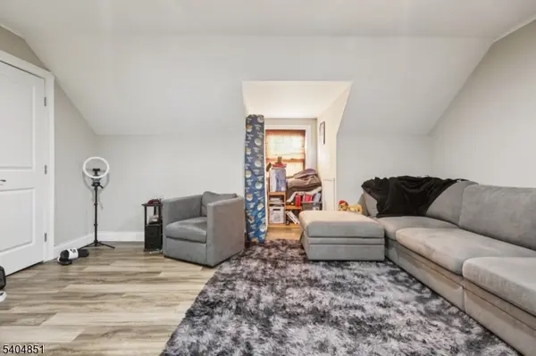 32 3Rd St, Butler Boro, NJ 07405