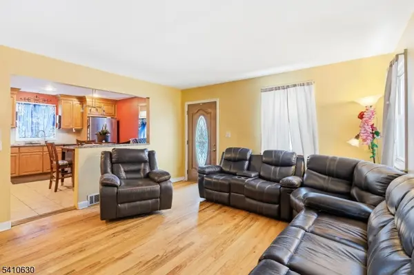 909 Seymour Ave, Linden City, NJ 07036