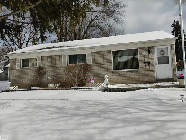 27392 Groveland ST, Madison Heights, MI 48071
