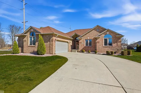 50988 Shenandoah DR, Macomb Twp, MI 48044