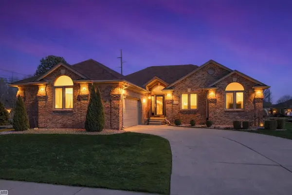 50988 Shenandoah DR, Macomb Twp, MI 48044