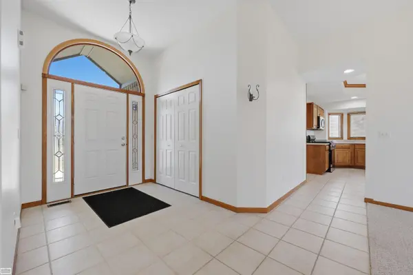 50988 Shenandoah DR, Macomb Twp, MI 48044