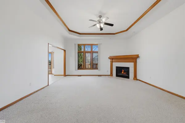 50988 Shenandoah DR, Macomb Twp, MI 48044