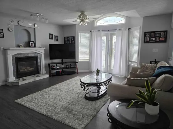 105 Parker PL, Hinton, AB T7V 2E5