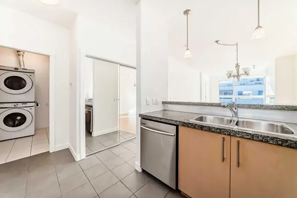 1010 Centre AVE NE #408, Calgary, AB T2E9C4