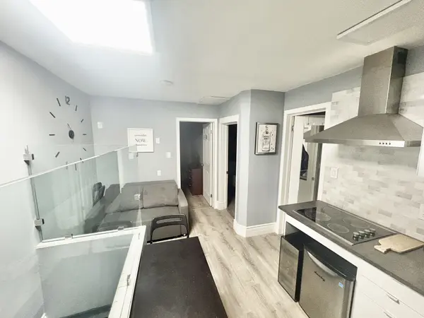 11 Saint Patricks SQ #2, Toronto C01, ON M5T 1W8