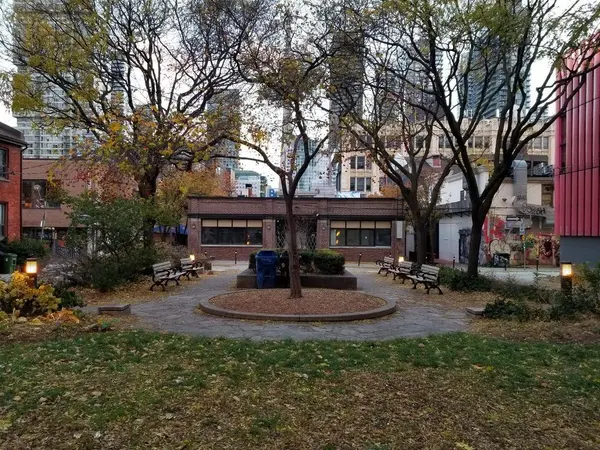 11 Saint Patricks SQ #2, Toronto C01, ON M5T 1W8