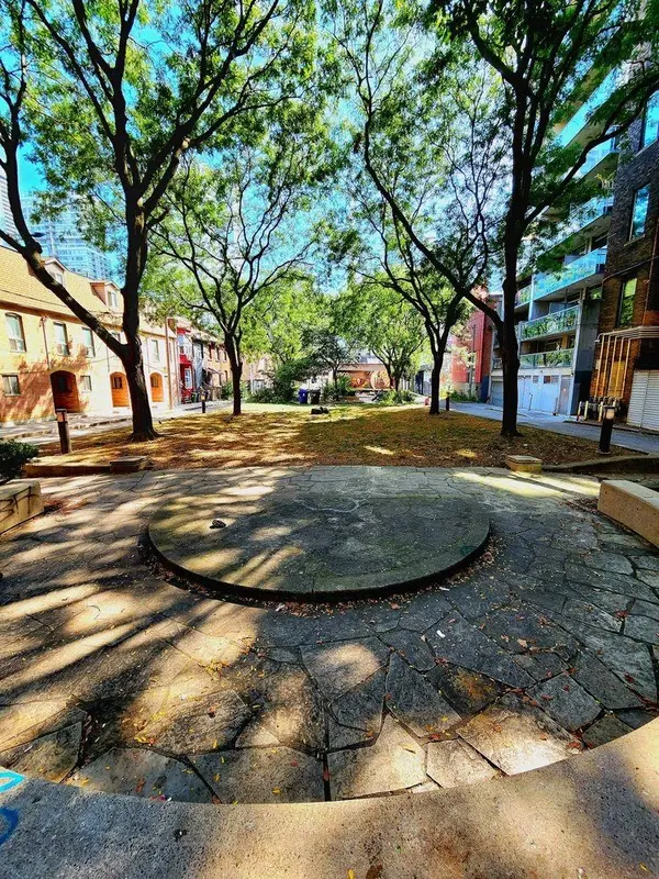 11 Saint Patricks SQ #2, Toronto C01, ON M5T 1W8