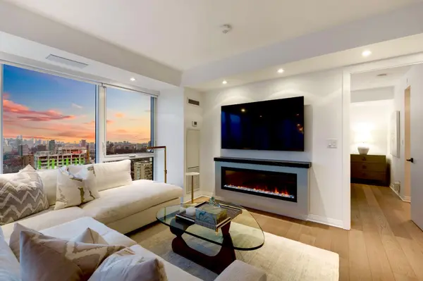 99 Foxbar RD #2210, Toronto C02, ON M4V 2G5