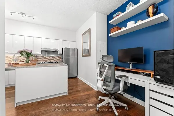 29 Singer CT #2207, Toronto C15, ON M2K 0B3