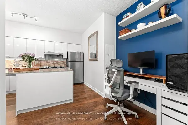 29 Singer CT #2207, Toronto C15, ON M2K 0B3