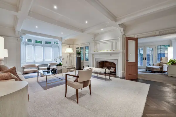 30 Whitney AVE, Toronto C09, ON M4W 2A8