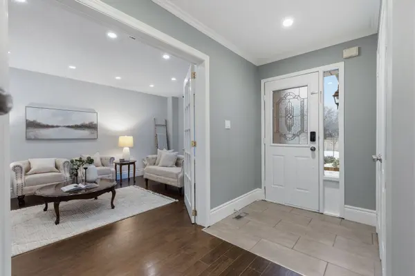 57 Yorkshire CRES, Whitby, ON L1R 1X8