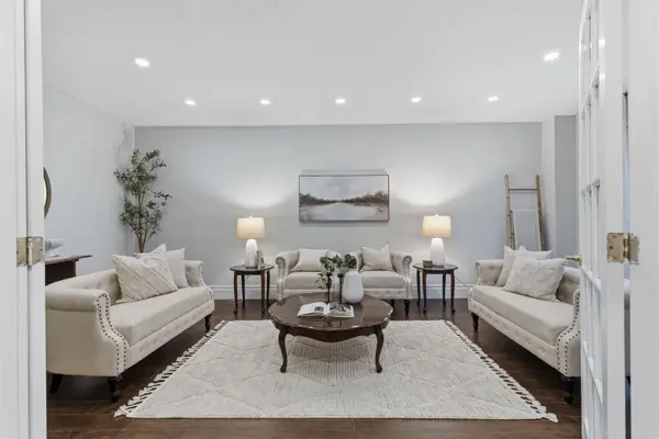 57 Yorkshire CRES, Whitby, ON L1R 1X8