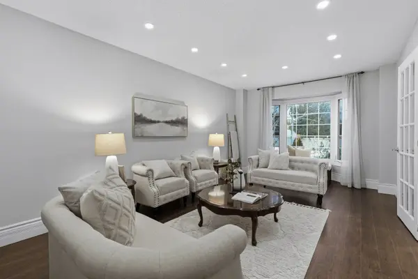 57 Yorkshire CRES, Whitby, ON L1R 1X8