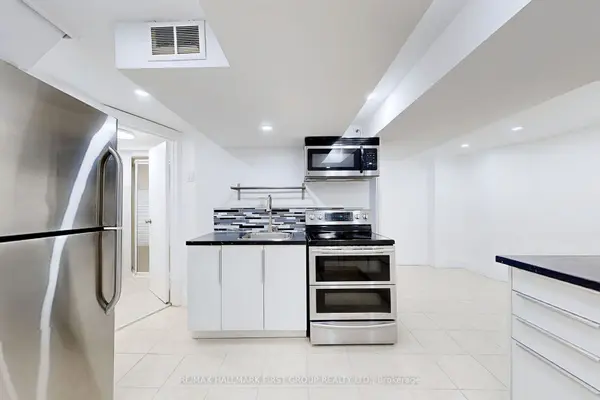 1 Bramwell DR, Ajax, ON L1S 5L1