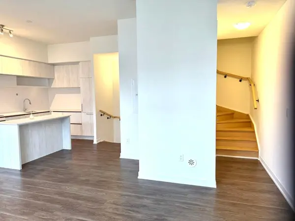 2 Steckley House LN #924, Richmond Hill, ON L4S 0N4