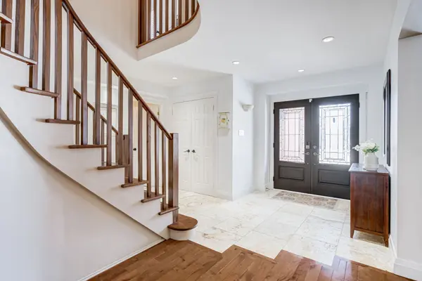 347 Alex Doner DR, Newmarket, ON L3X 1G1